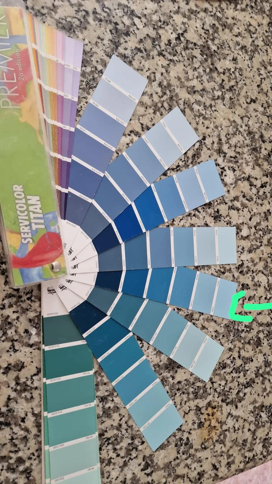 Muestrario de colores para elegir acabados de pintura